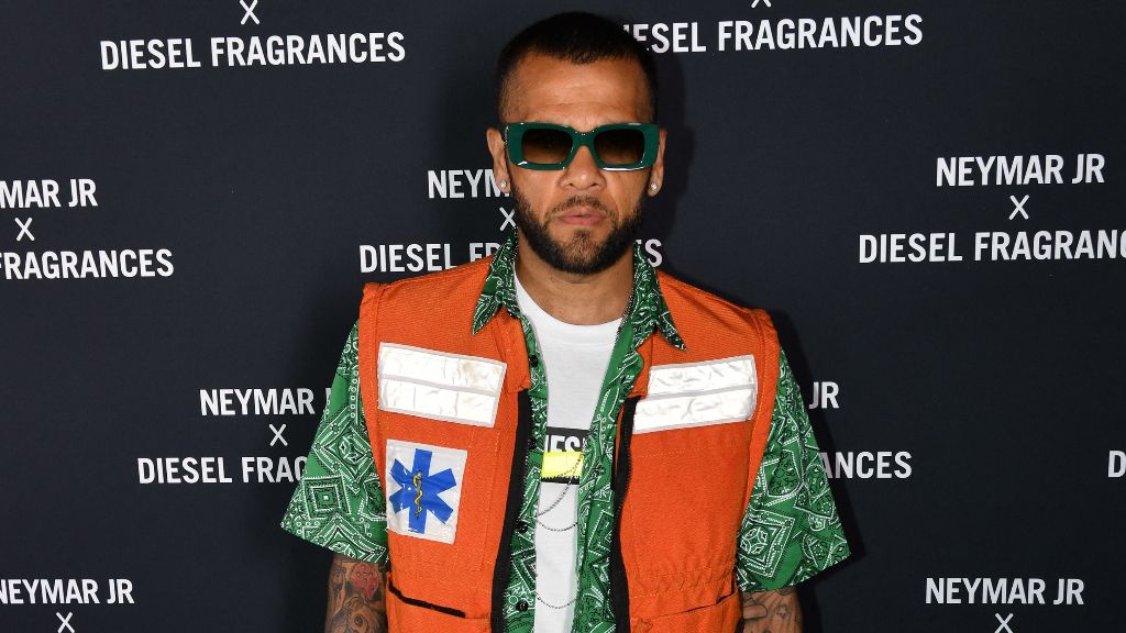  Dani Alves posa ante los medios en un photocall (Cordon Press)