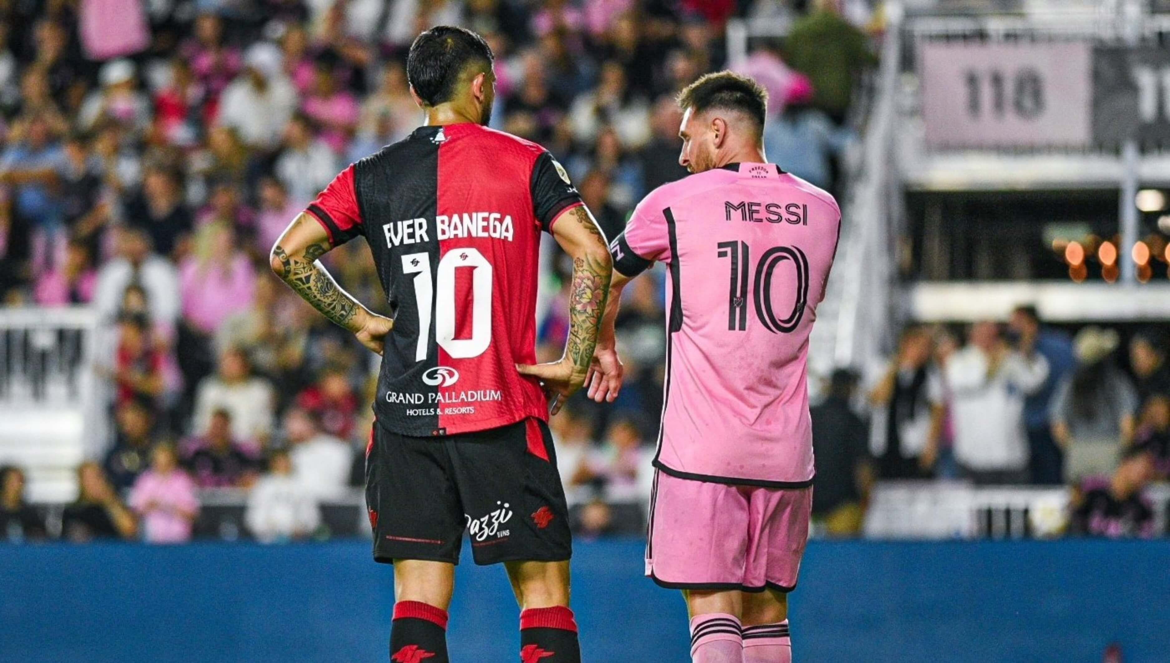  Leo Messi y Éver Banega