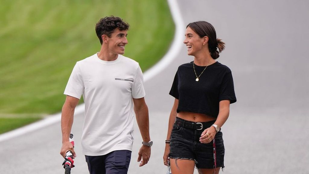 Marc Márquez y Gemma Pinto (@marcmarquez93).