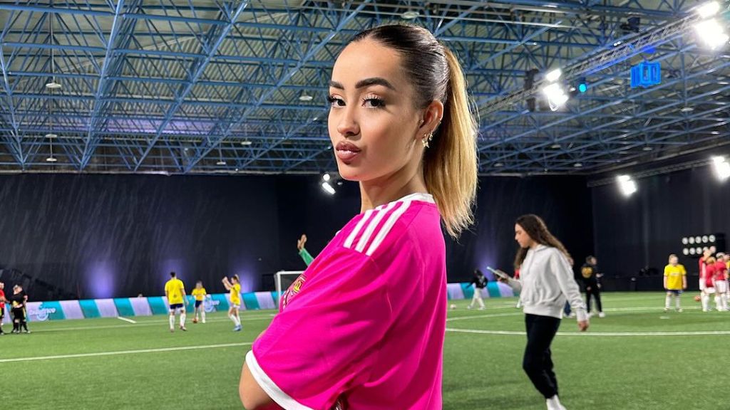  Marina Rivers con la camiseta de Porcinos (@_riverss_)