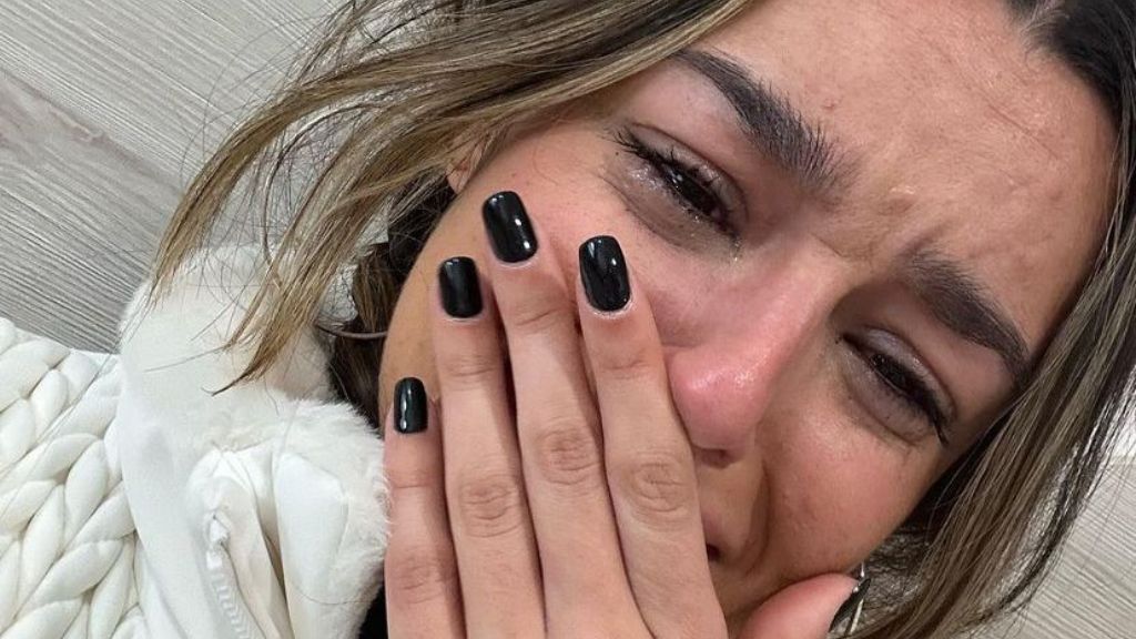  Marta Díaz, entre lágrimas por su lesión de rodilla (@marta_diiaz)