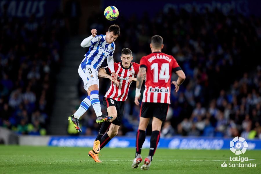  Martin Zubimendi vio la quinta amarilla en el derbi vasco.