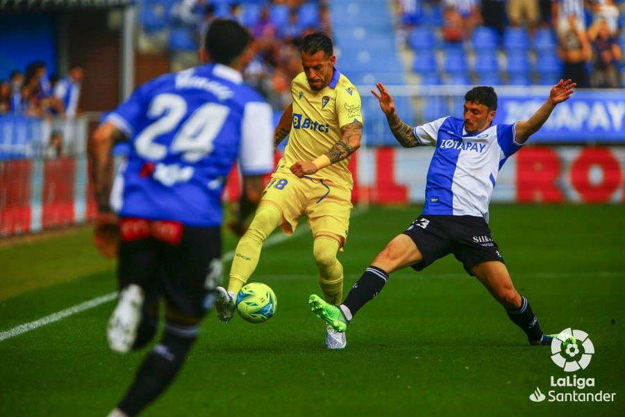  Negredo, durante el Alavés-Cádiz de la 21/22.