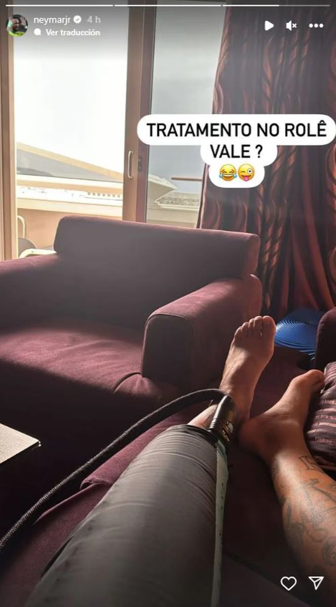  Neymar sometiéndose a un tratamiento en el crucero (@neymarjr