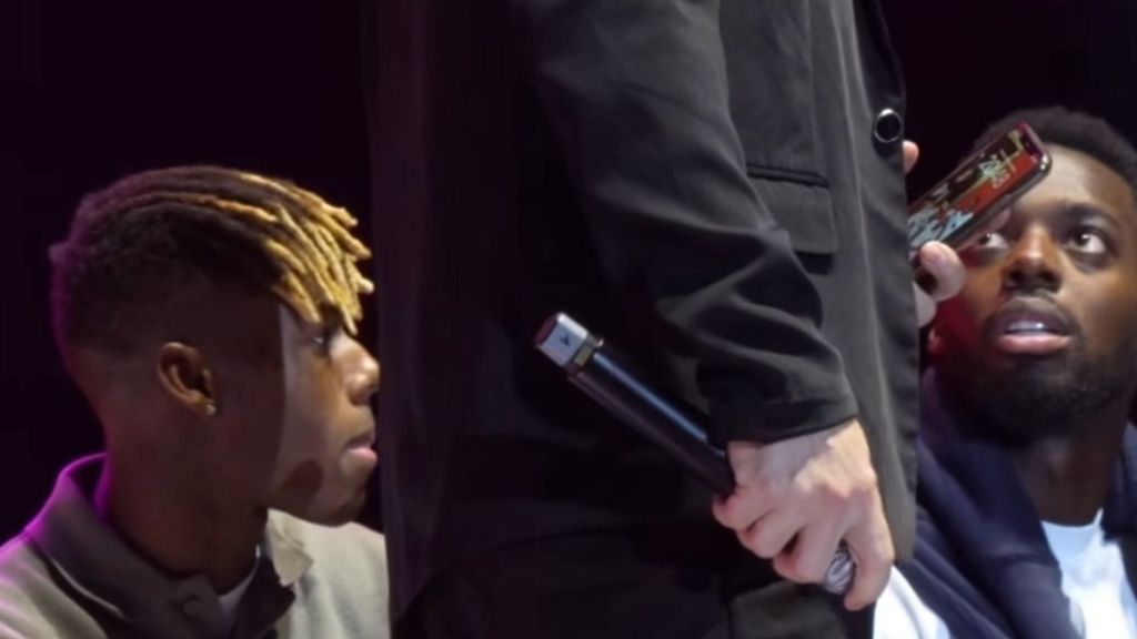  Nico e Iñaki Williams durante el show de Juan Dávila (@juandavila__)