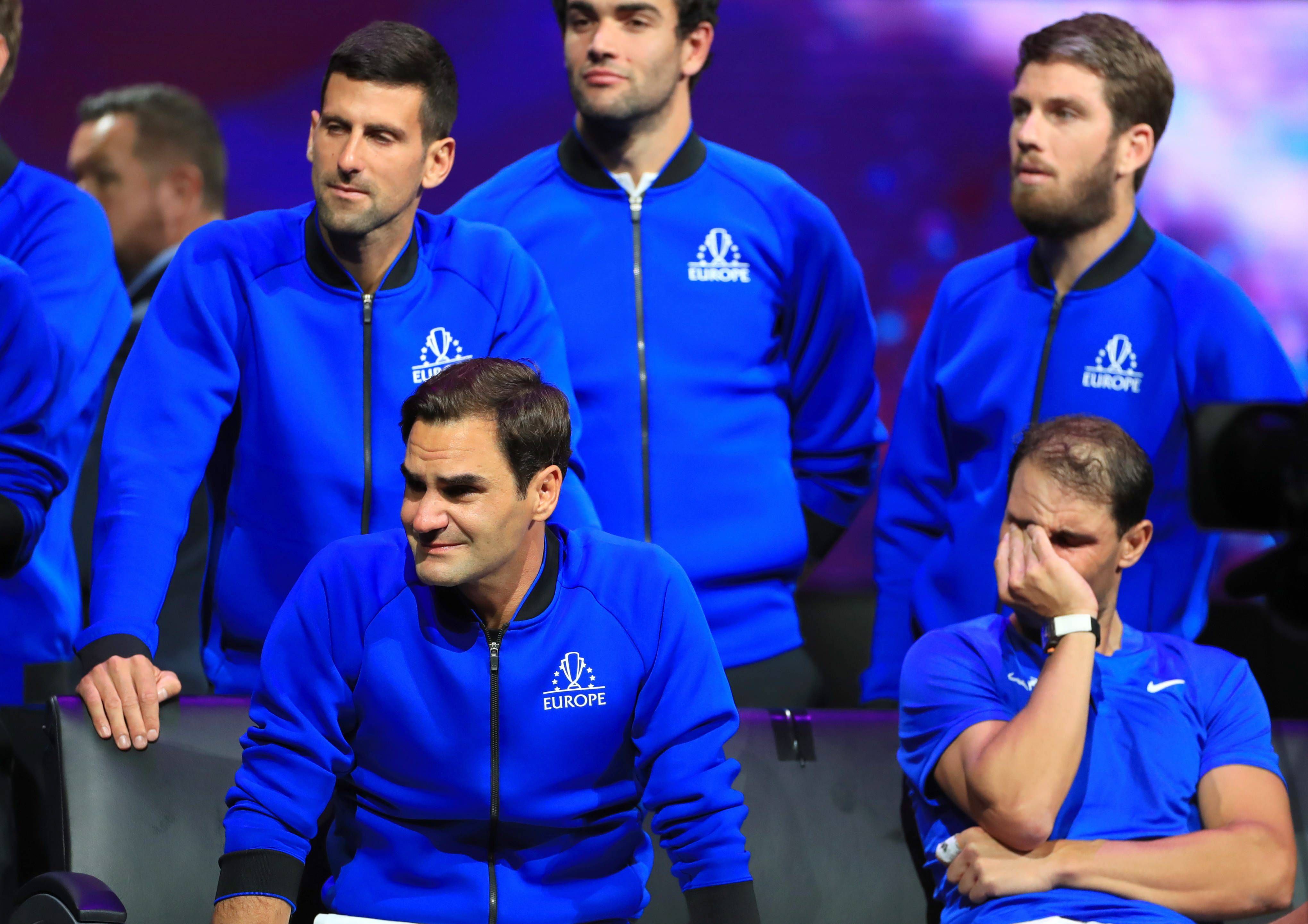  Novak Djokovic y Rafa Nadal no pudieron aguantar las lágrimas en la retirada de Roger Federer (Cor
