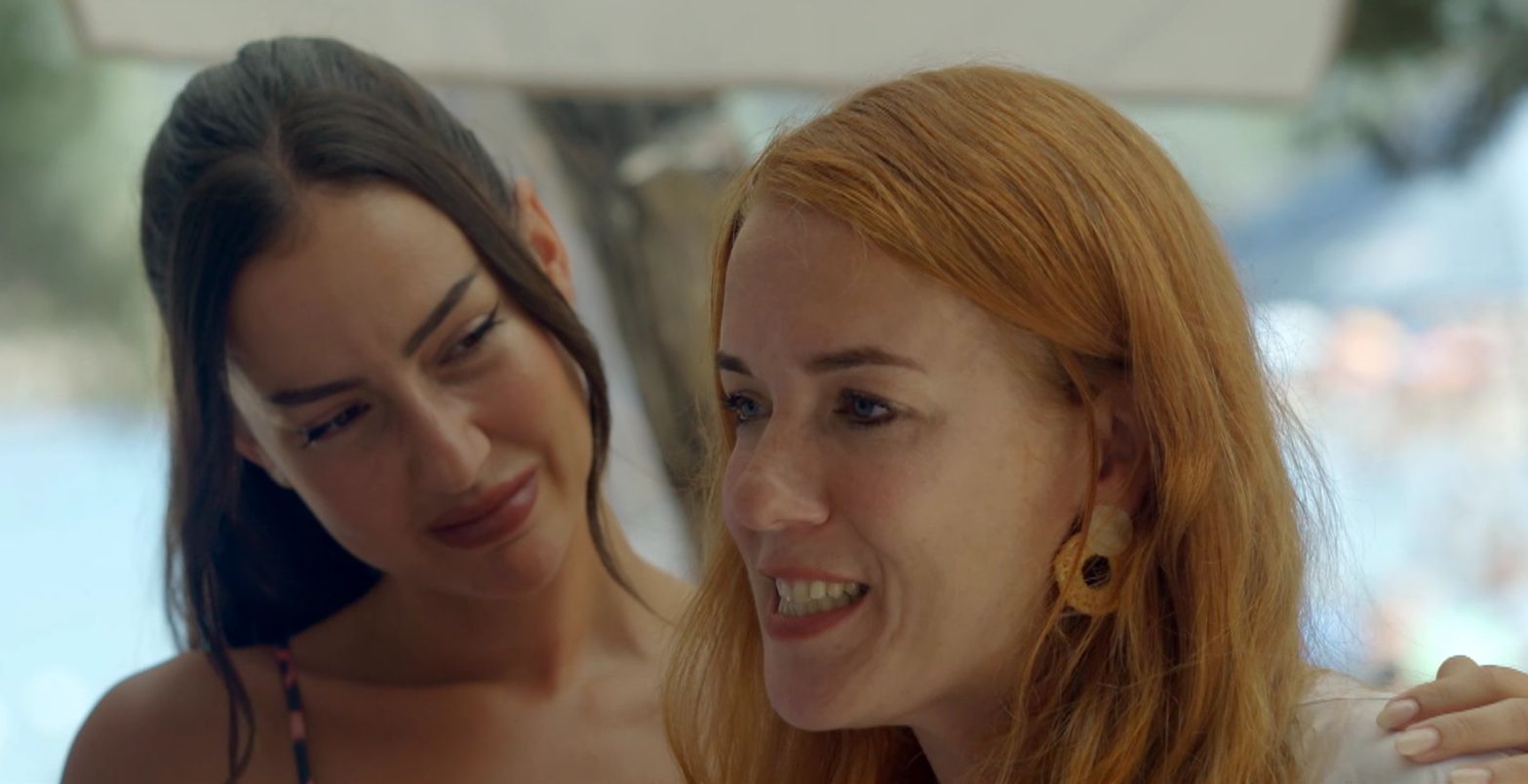  Paddy y su hermana mayor, emocionadas durante la despedida ('WAGS: Ellas también juegan')