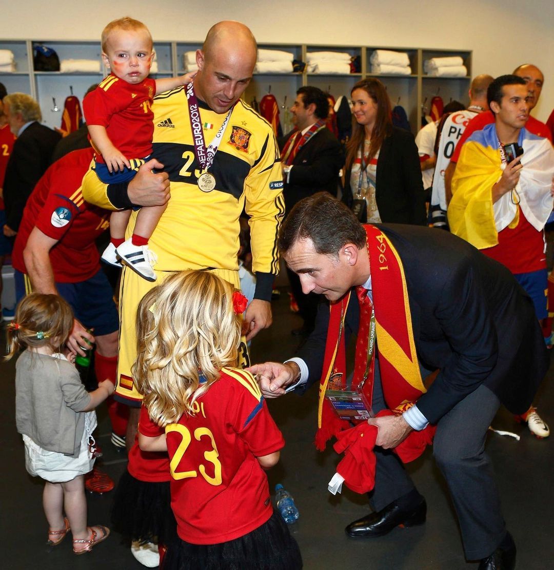 Pepe Reina ya celebró el Día de la Hispanidad de 2022 junto a una imagen con el Rey Felipe. (Inst