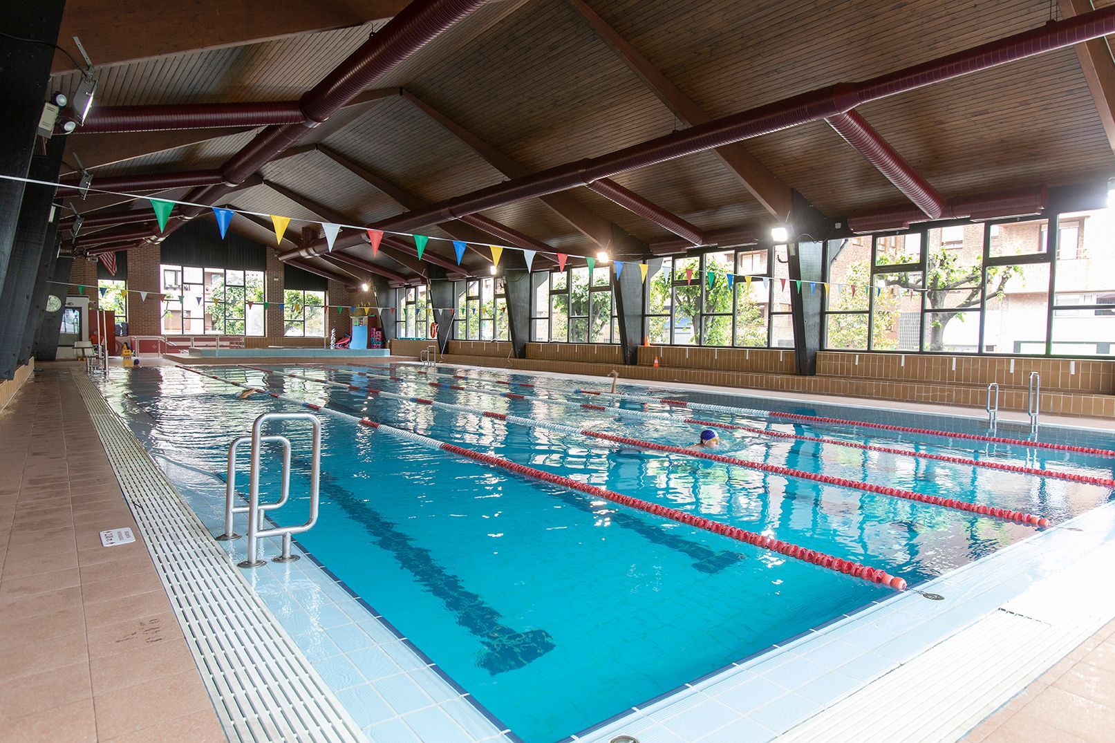  La piscina del Polideportivo Municipal de Deusto, en Bilbao.