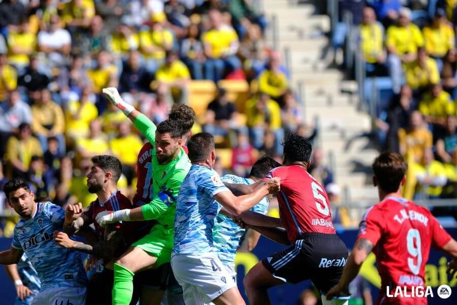 Renato Tapia, durante una acción del Celta - Cádiz.