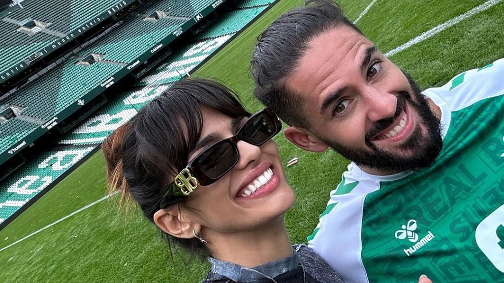  Sara Sálamo junto a Isco después del partido (@sarasalamo)