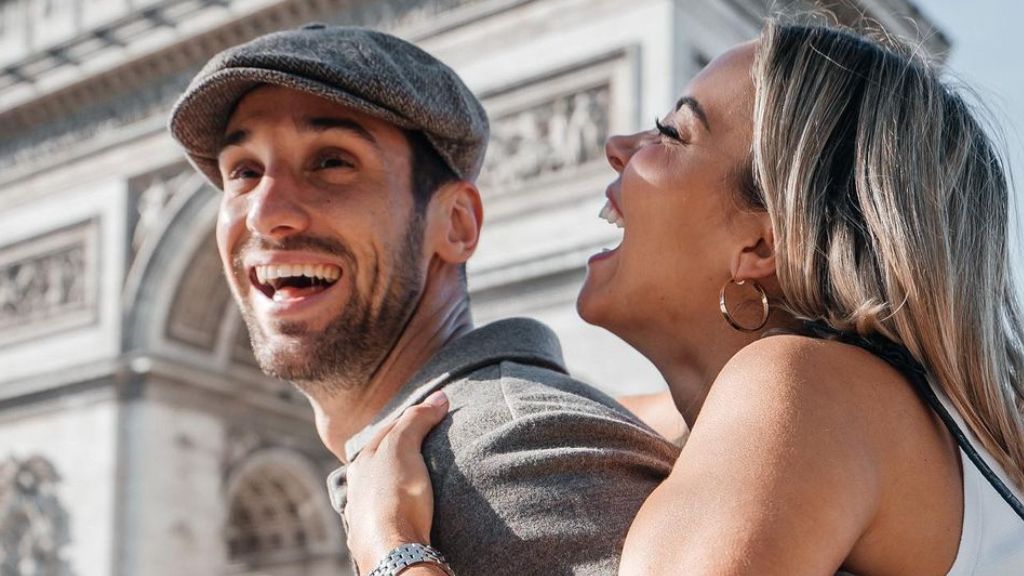  Sergio Rico, con Alba Silva, en una foto de redes sociales.