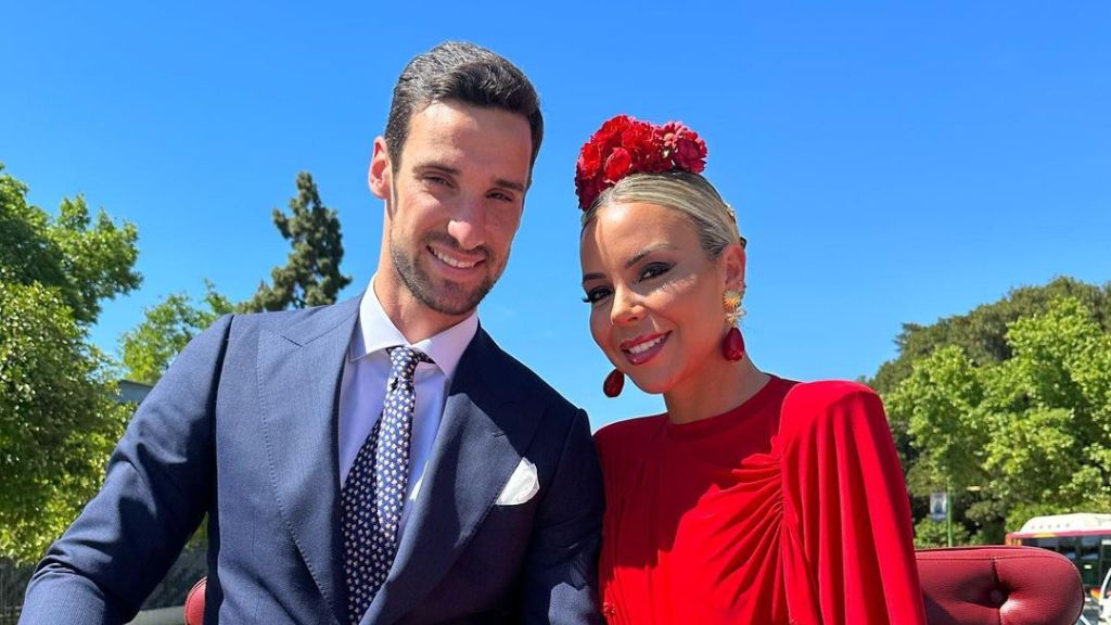 Sergio Rico, con Alba Silva en la feria de Sevilla