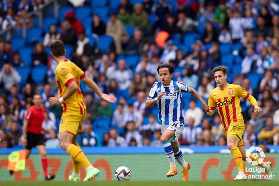  Take Kubo, en un lance del partido entre la Real Sociedad y el Girona.