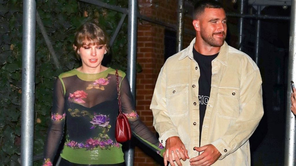 Taylor Swift y Travis Kelce, juntos tras el SNL (@maflvstaylor)