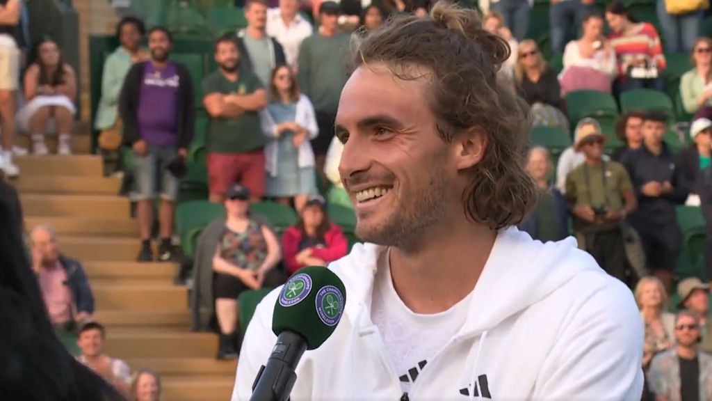 La cara de Tsitsipas al ver a Paula Badosa en la grada