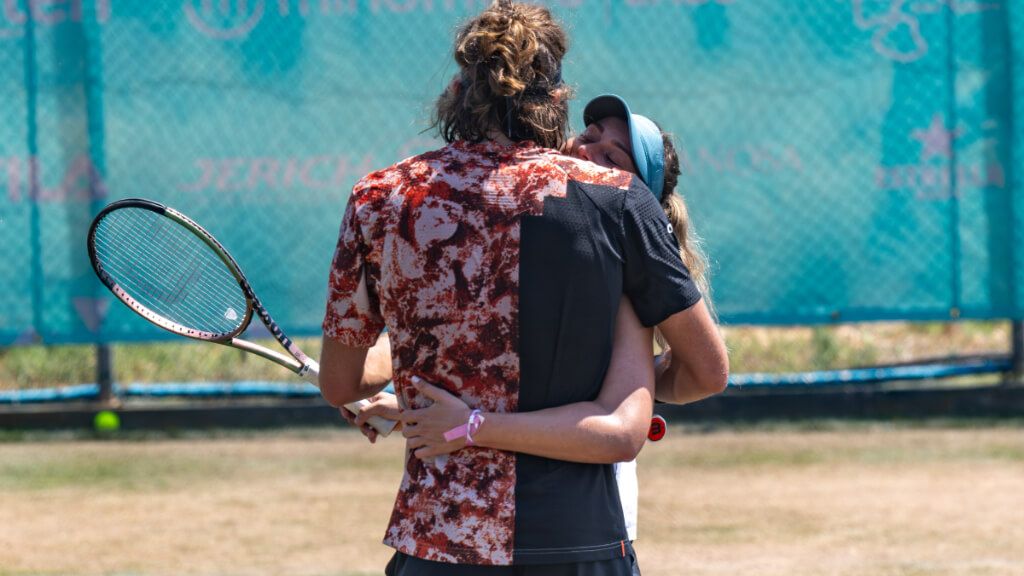  Tsitsipas y Badosa en un entrenamiento juntos.