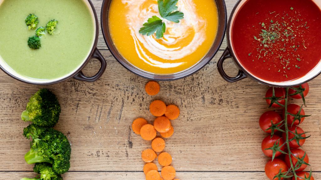  Un nutricionista recomienda añadir proteínas a las cremas de verduras.