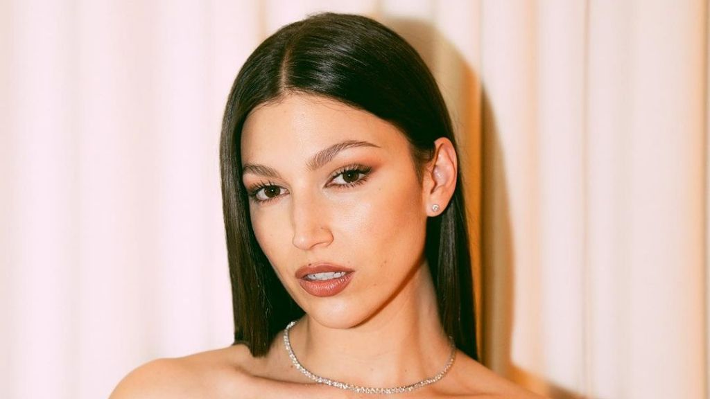  Úrsula Corberó en la premier de 'El cuerpo en llamas' (@ursulolita)