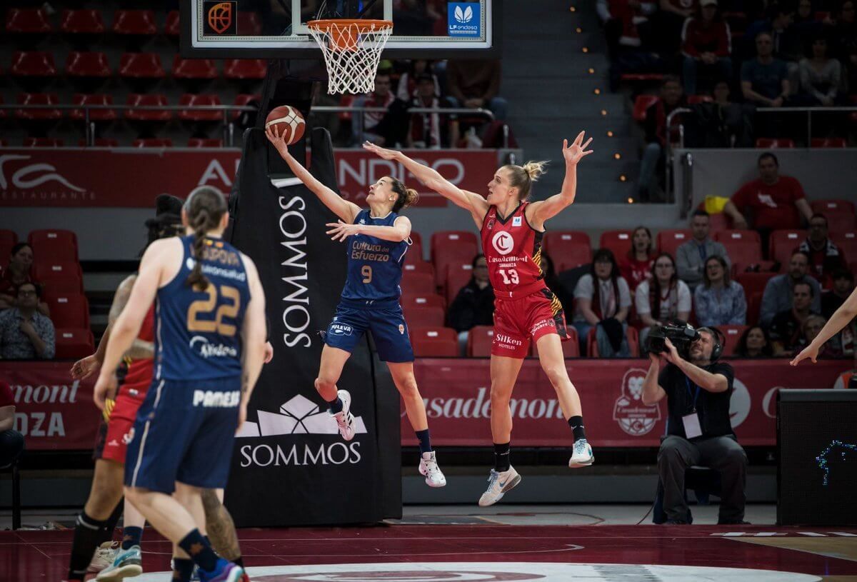 Valencia Basket noquea a Zaragoza en la ida de semifinales