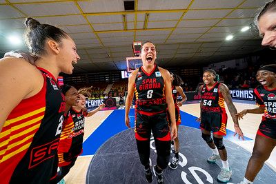  Valencia Basket roza el título de la Supercopa pero cae ante Spar Girona (Foto: Alberto Nevado / F