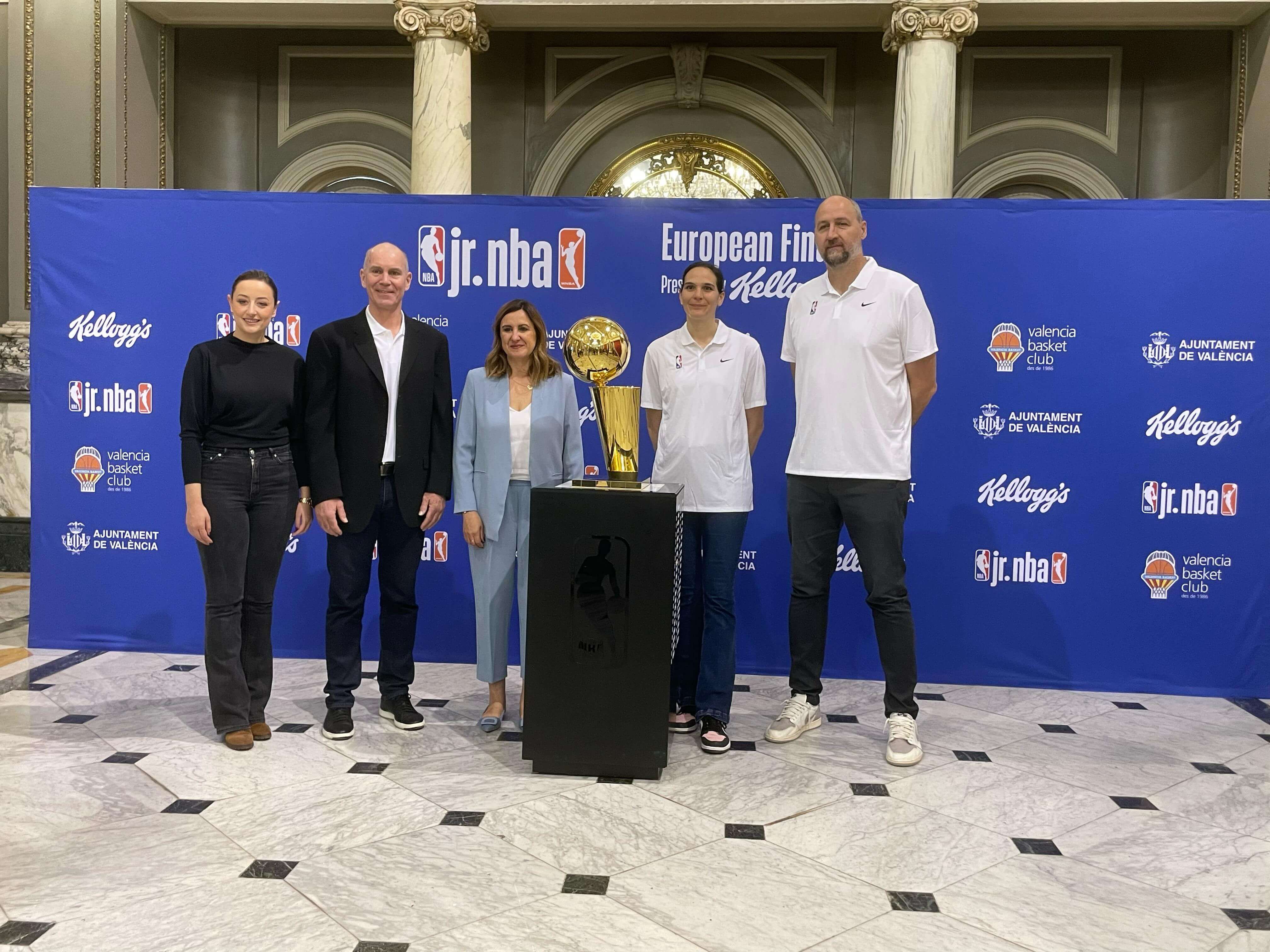 Valencia se rinde a los pies de la NBA