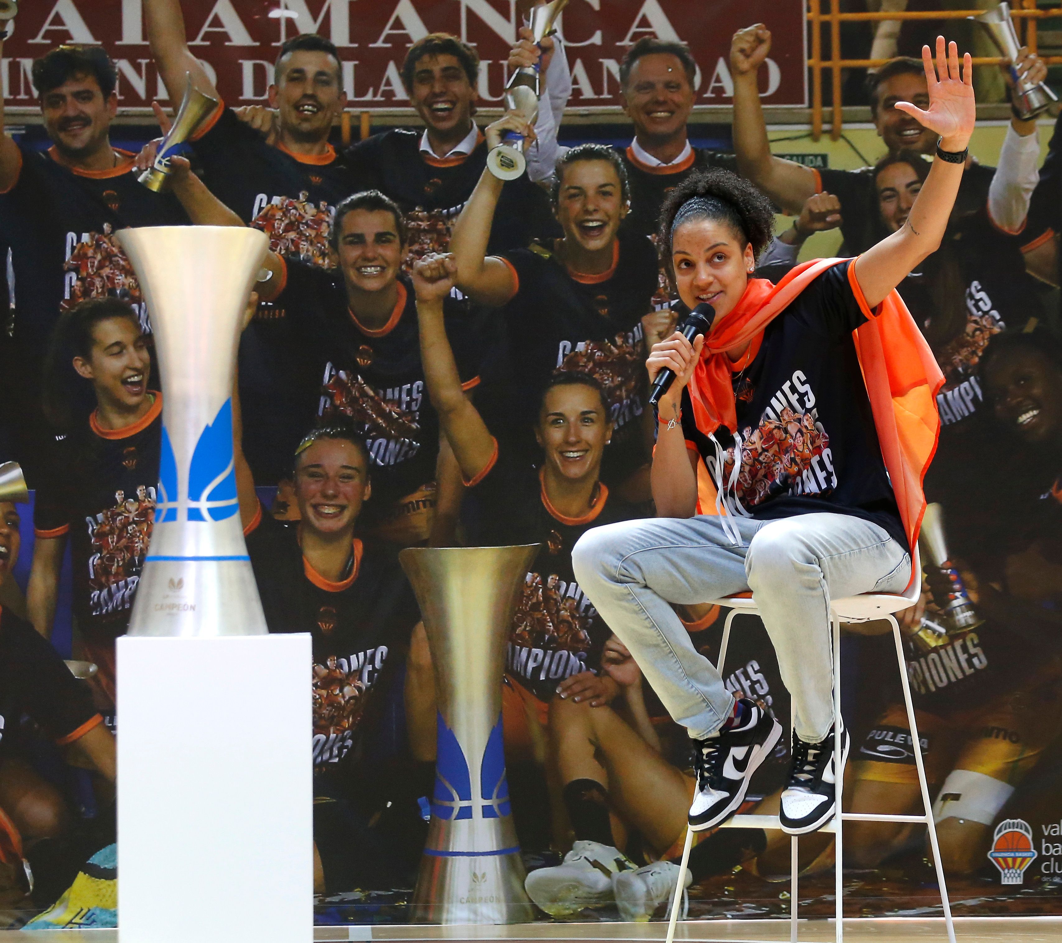  Valencia se vuelca con las campeonas del Valencia Basket