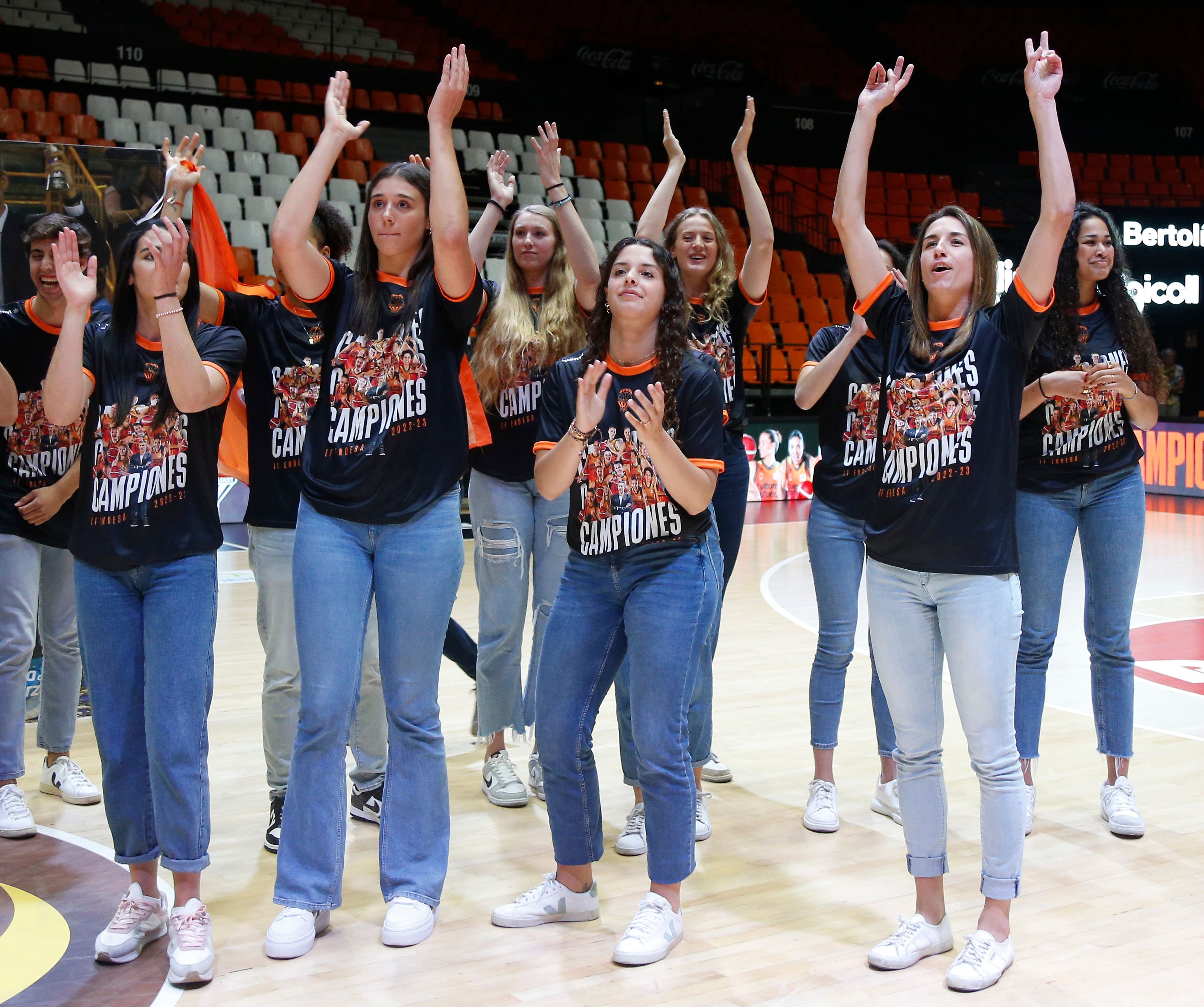  Valencia se vuelca con las campeonas del Valencia Basket