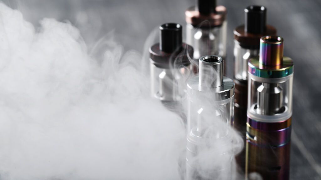  Imagen de archivo de varios vapeadores