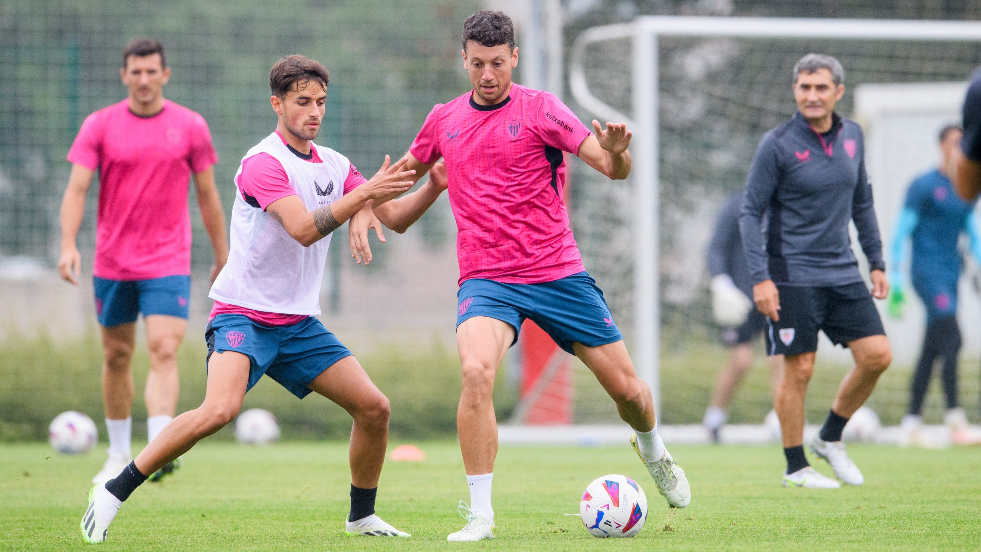 Mikel Vesga la juega ante Valverde en Lezama (Foto: Athletic Club).