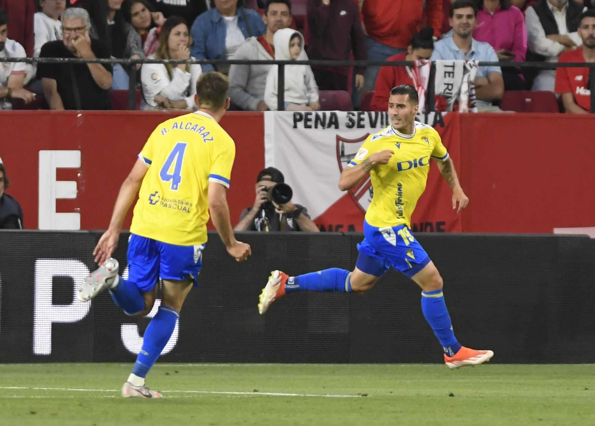  Sergi Guardiola consiguió el tanto de la victoria del Cádiz (foto: Kiko Hurtado).