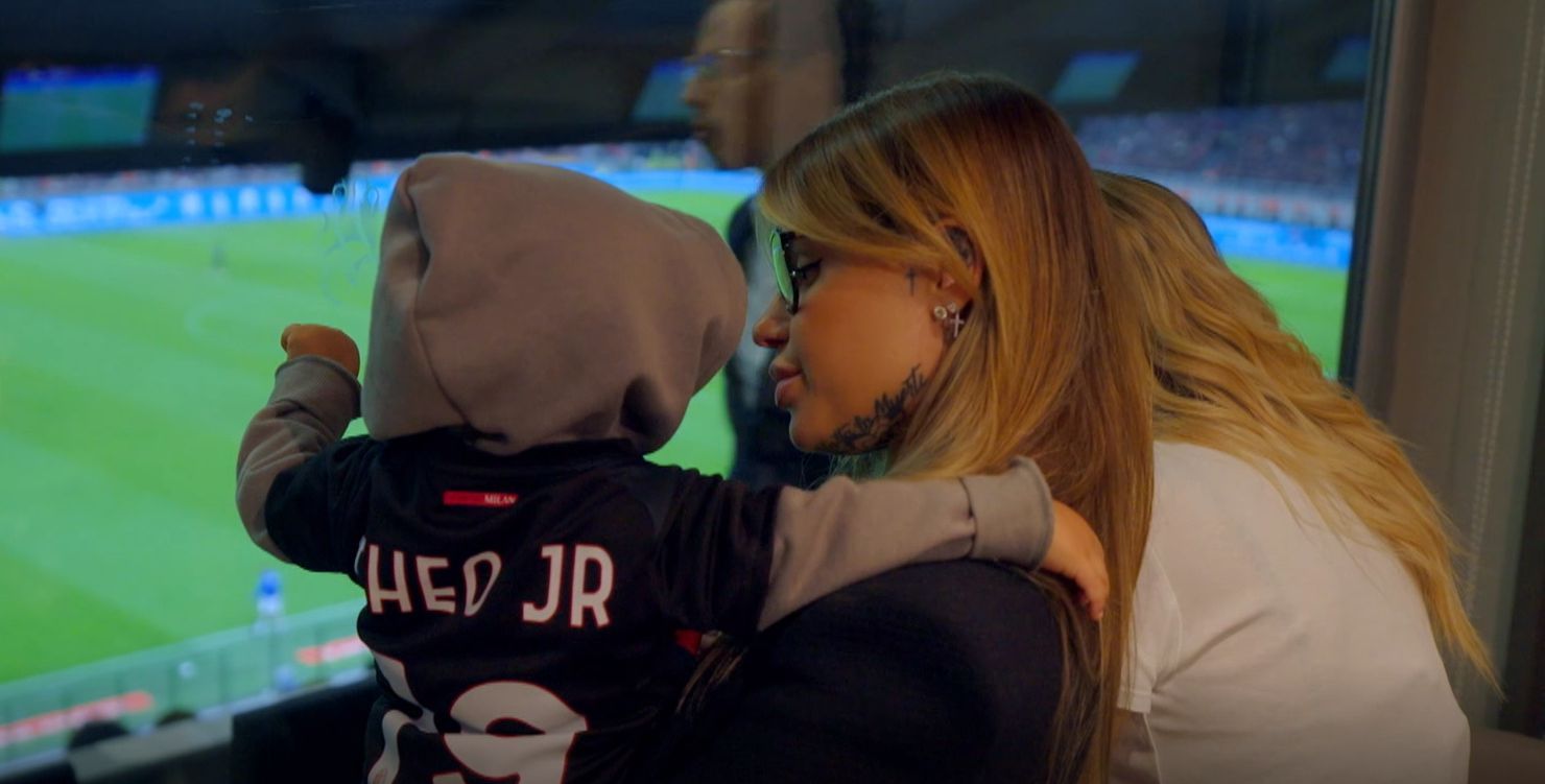  Zoe Cristofoli y Theo Jr viendo un partido de Theo Hernánez ('WAGS: Ellas también juegan')