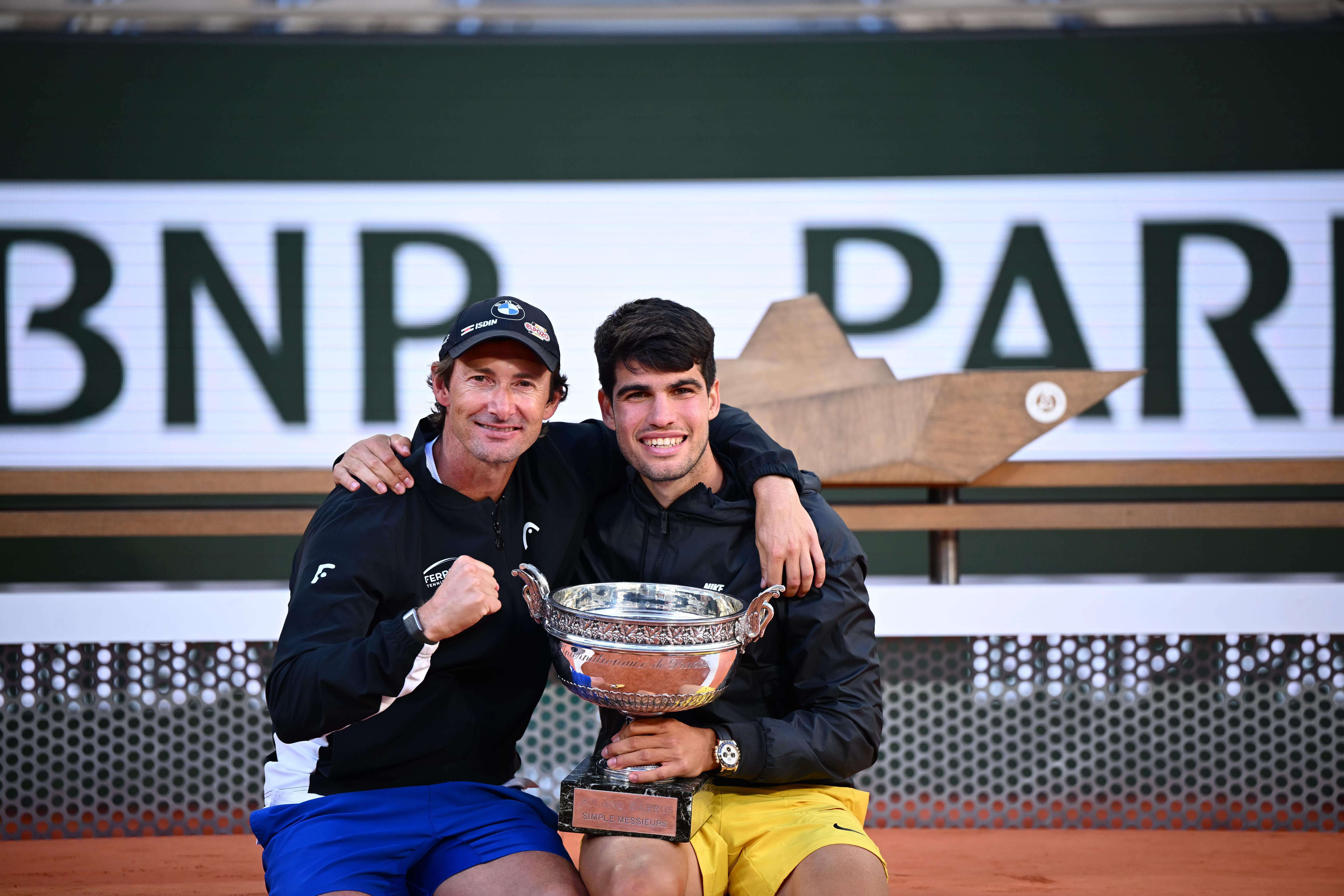 Juan Carlos Ferrero y Carlos Alcaraz en la Philippe Chatrier
