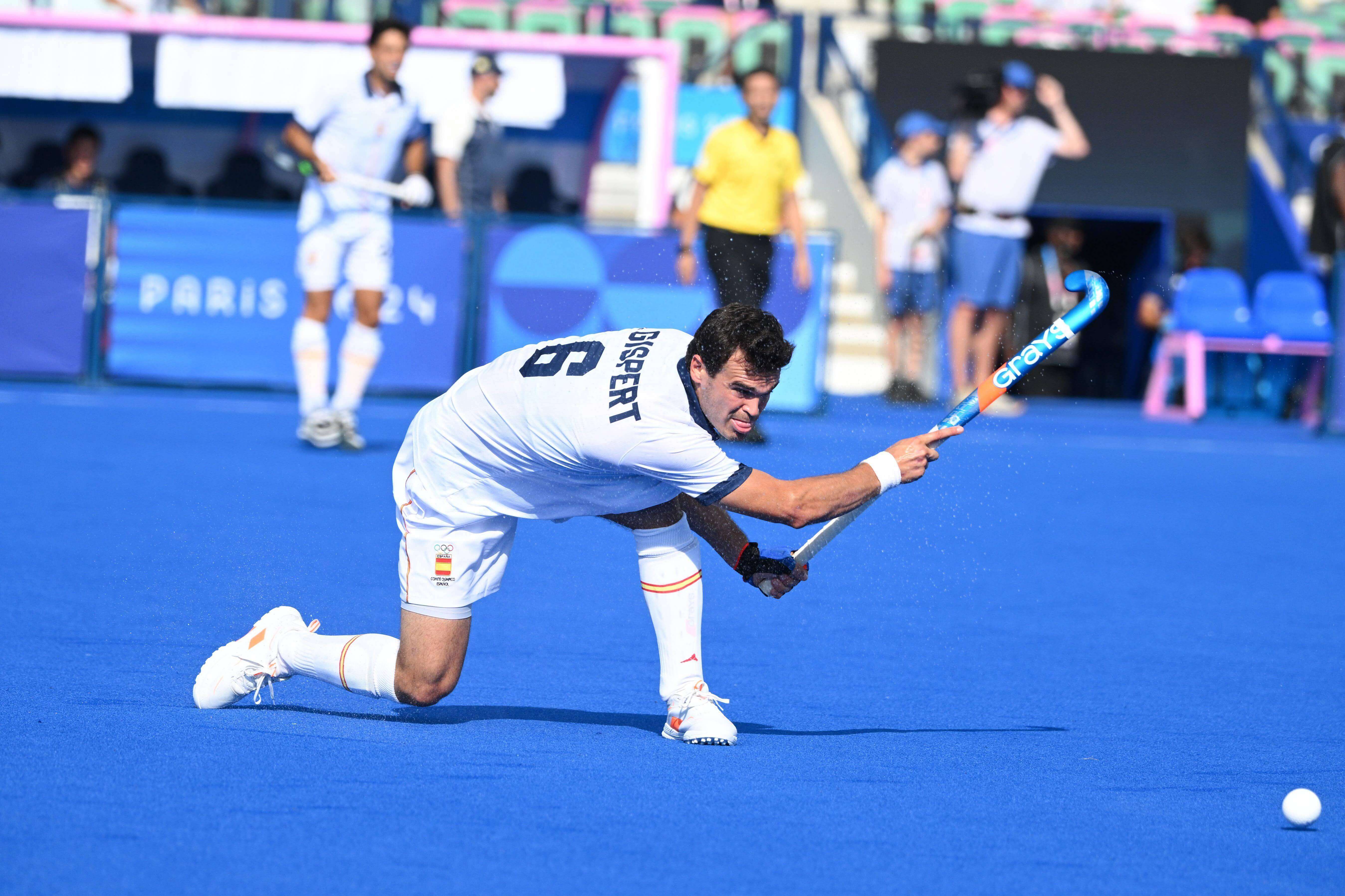 Jugador español de hockey durante un partido en París