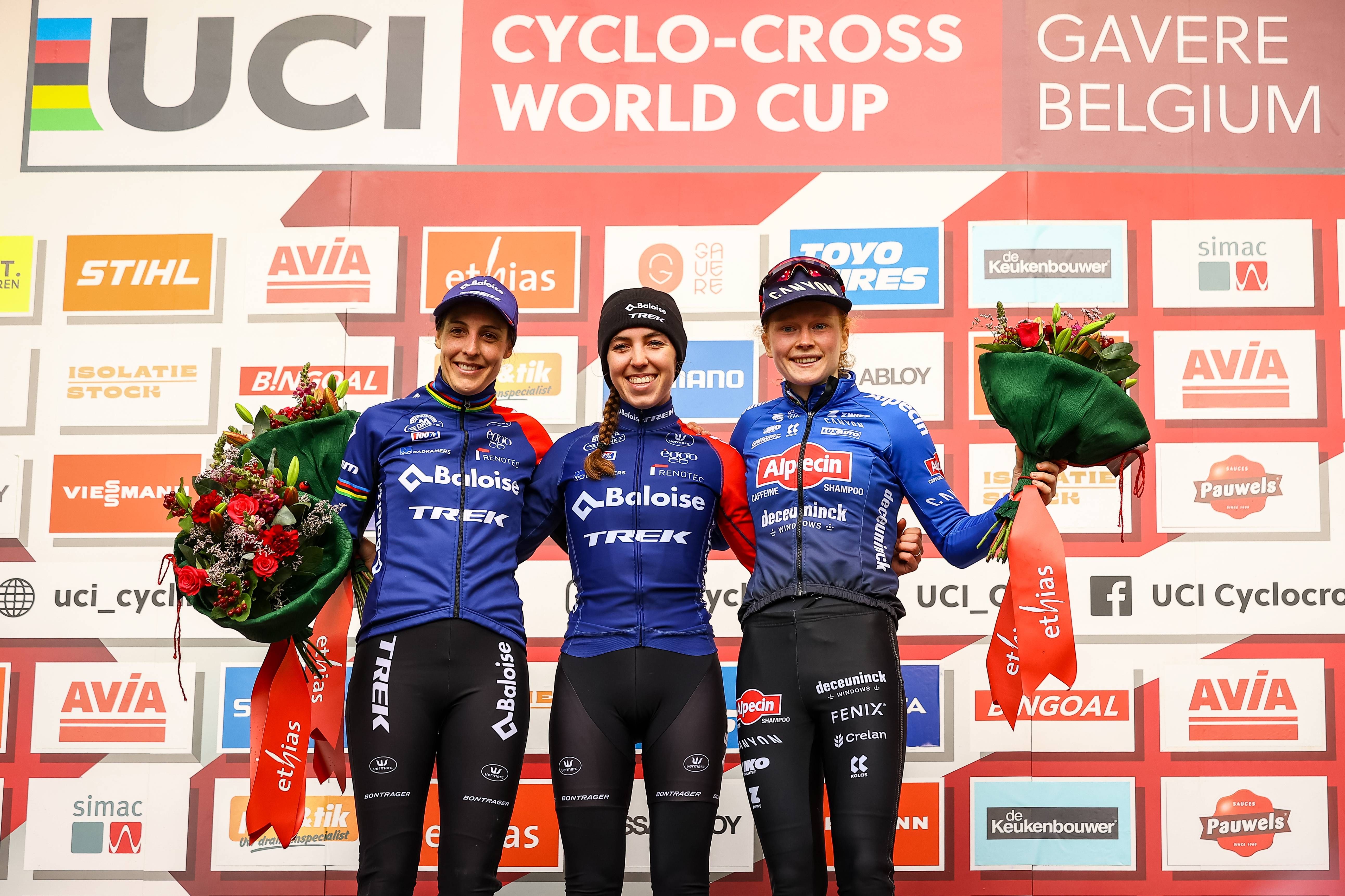  Van Anrooij en el podium de la carrera.