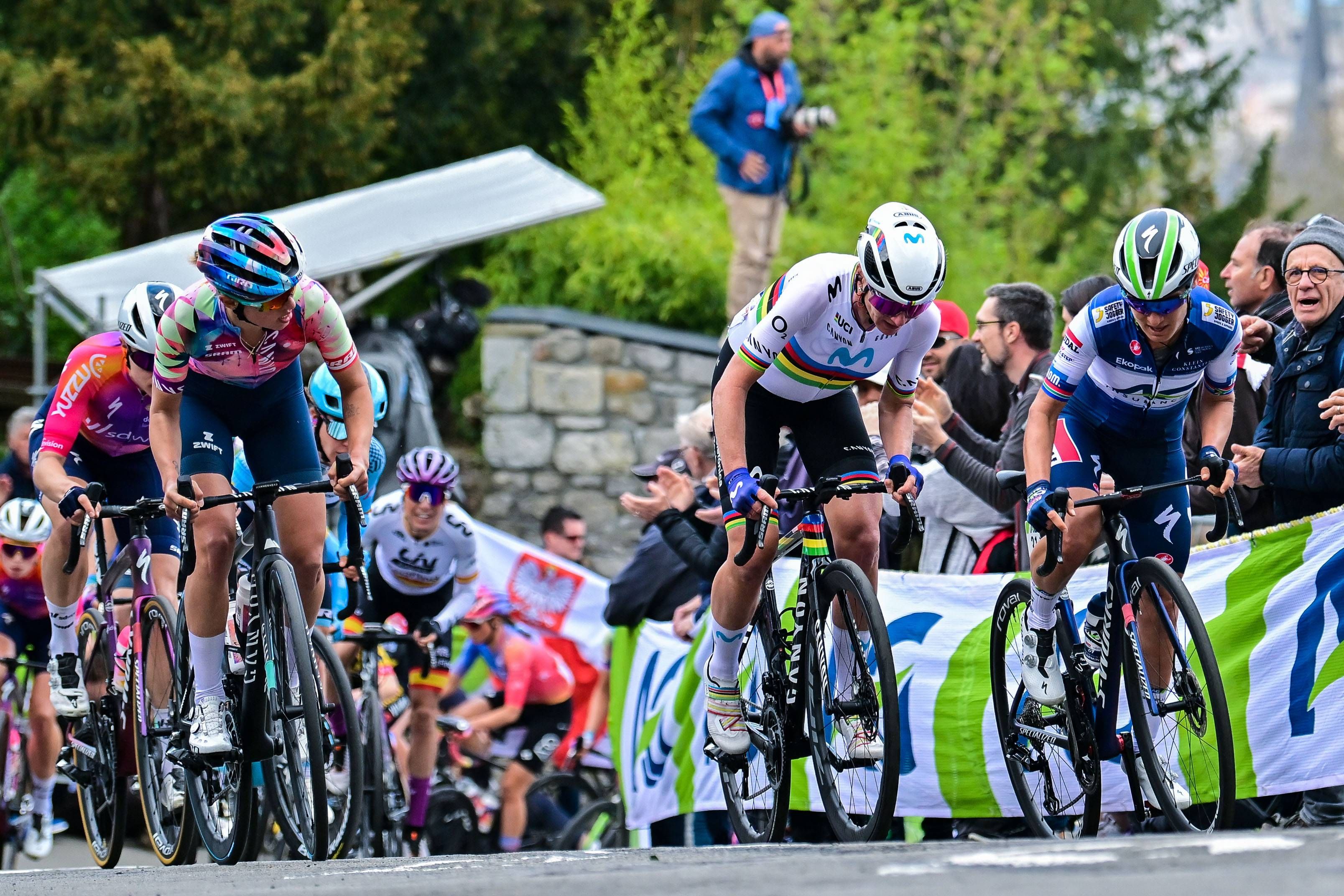 Van Vleuten durante la Flecha Valona.