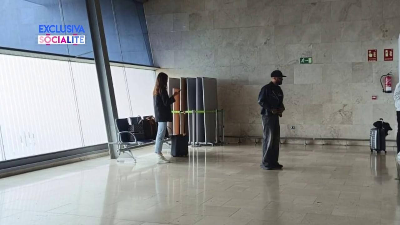 Dani Alves y Joana Sanz, cazados en el aeropuerto de Barcelona