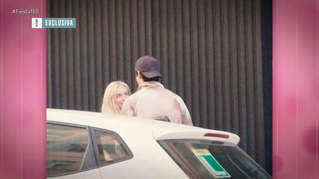  Ana Mena y Óscar Casas, cazados besándose en la calle ('Fiesta', Telecinco)