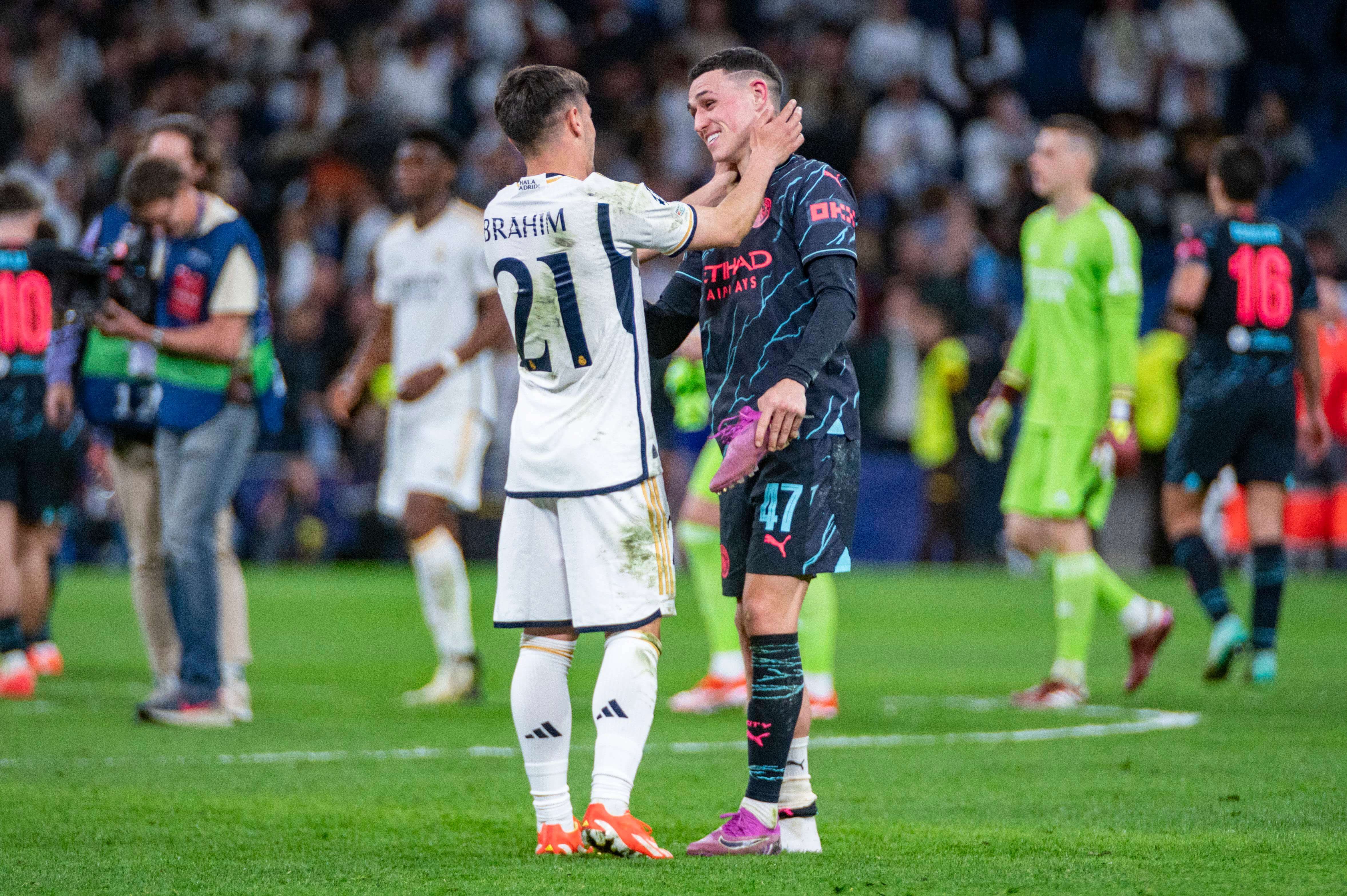 Brahim Díaz y Phil Foden en el Real Madrid - Manchester City (ElDesmarque)