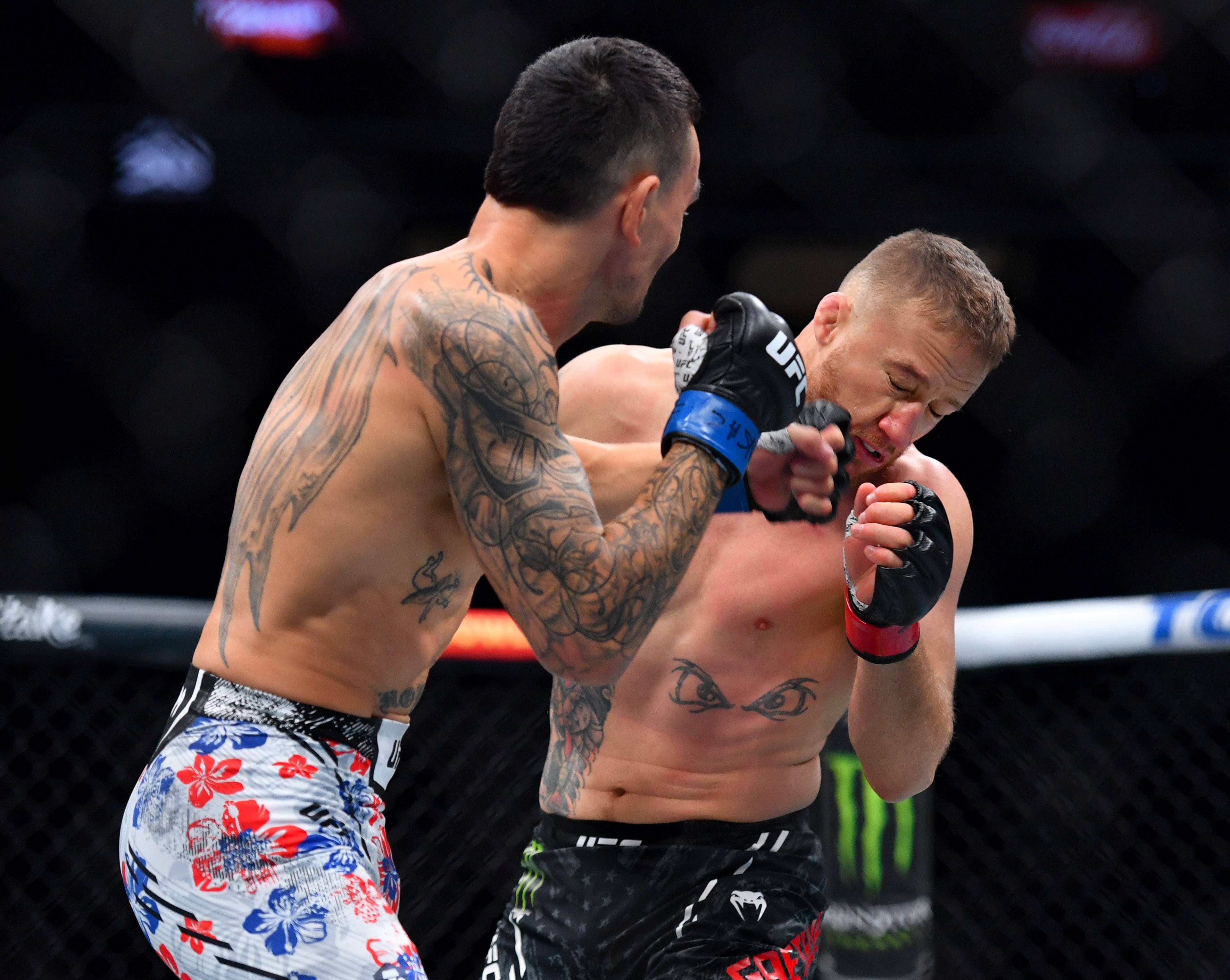  Max Holloway en el momento del KO en la UFC (Cordon Press)