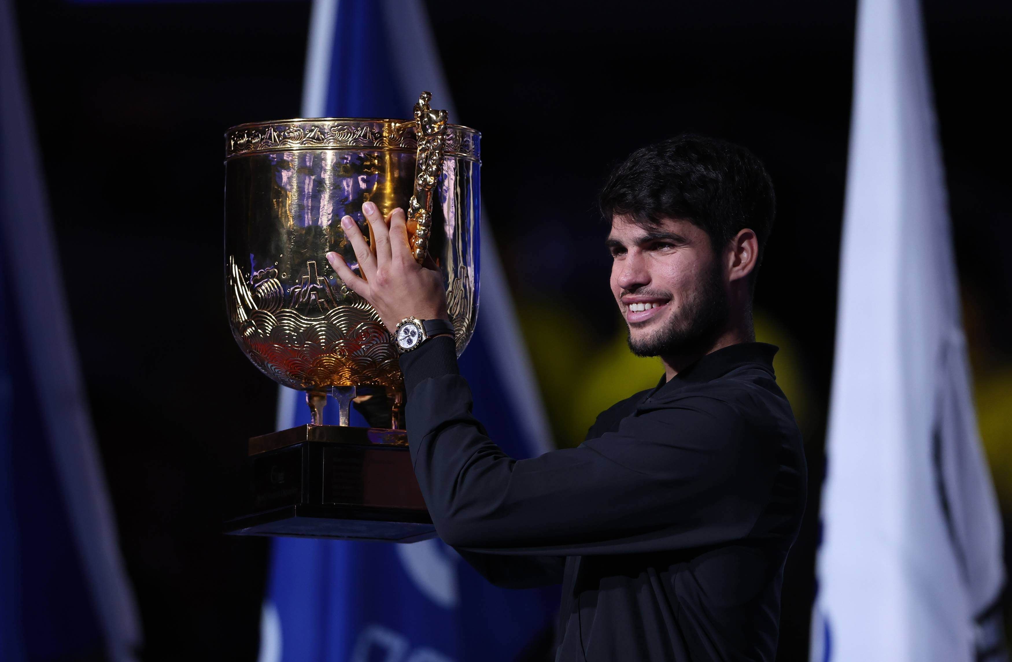  Carlos Alcaraz después de ganar el título en China (Cordon Press)