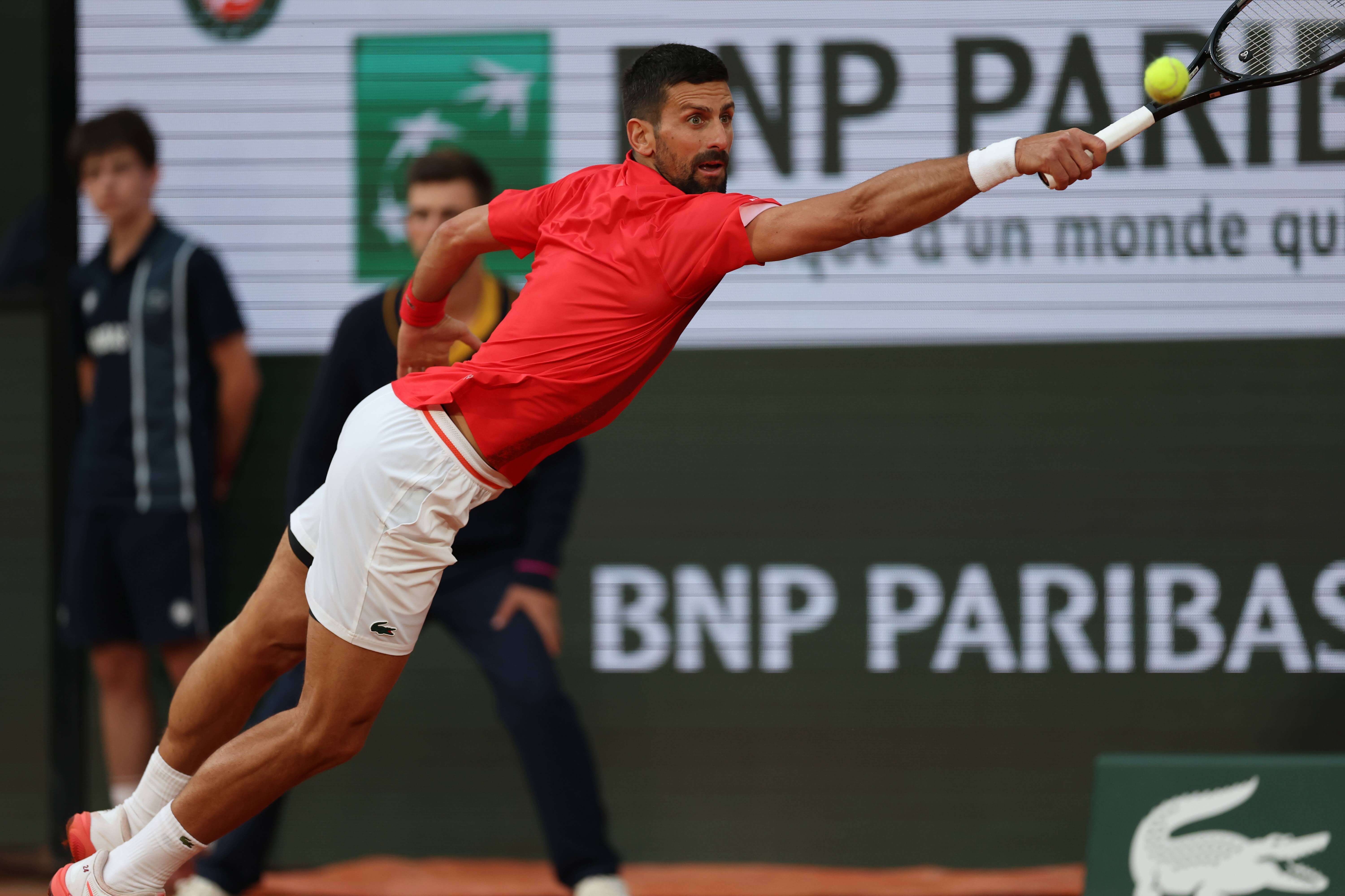 Novak Djokovic devuelve un punto a Zverev (FOTO: Cordón Press).