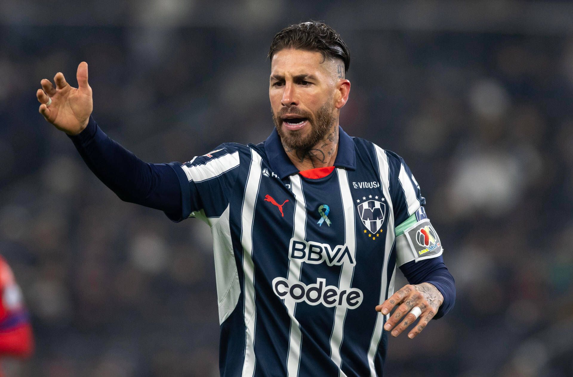  Sergio Ramos, en su debut con Rayados de Monterrey (FOTO: EFE).