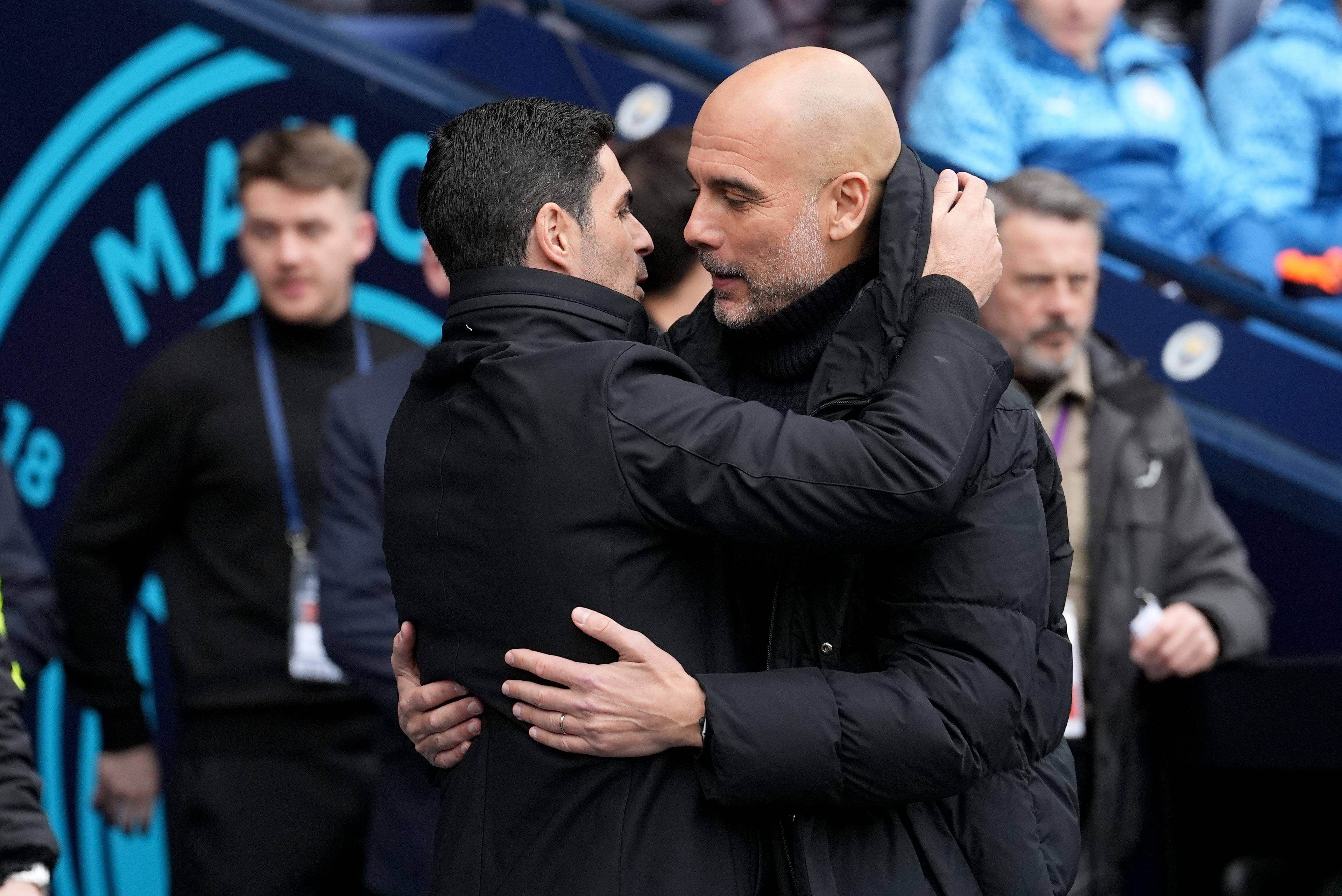  Mikel Arteta con Pep Guardiola en la Premier League (Cordon Press)