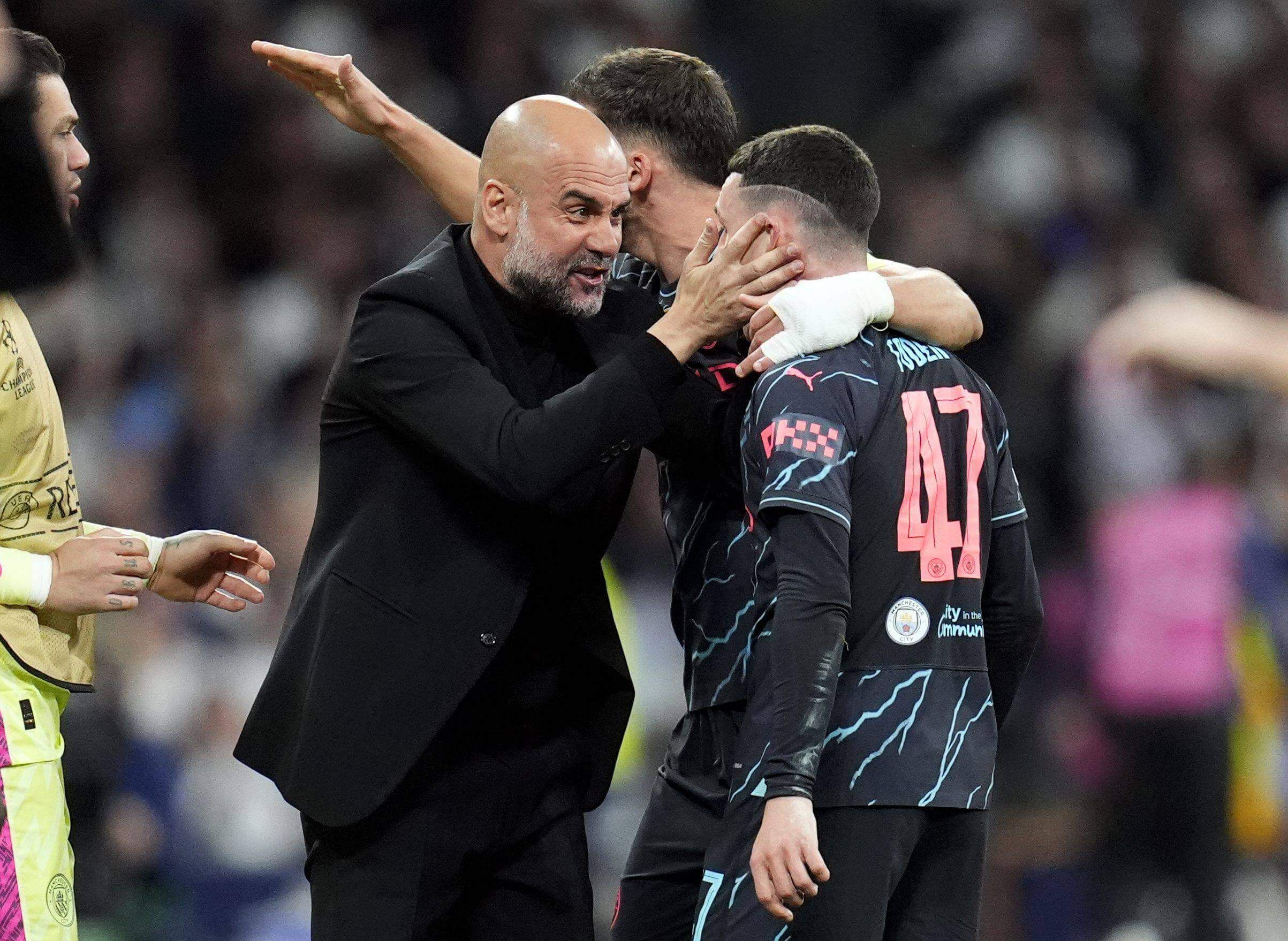 Phil Foden y Pep Guardiola celebran el gol del Manchester City (Cordon Press).