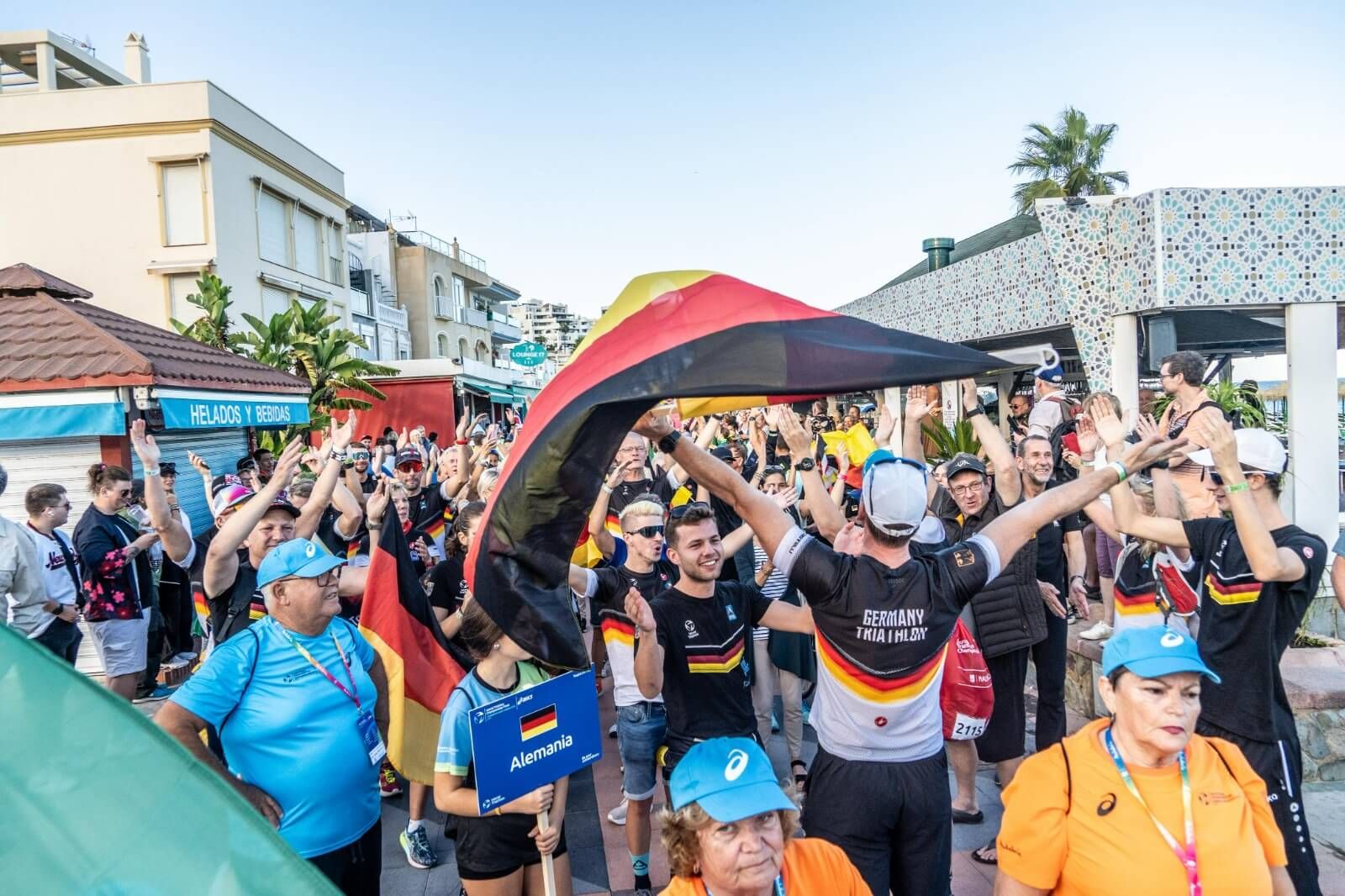  Los deportistas, durante el acto de inauguración.