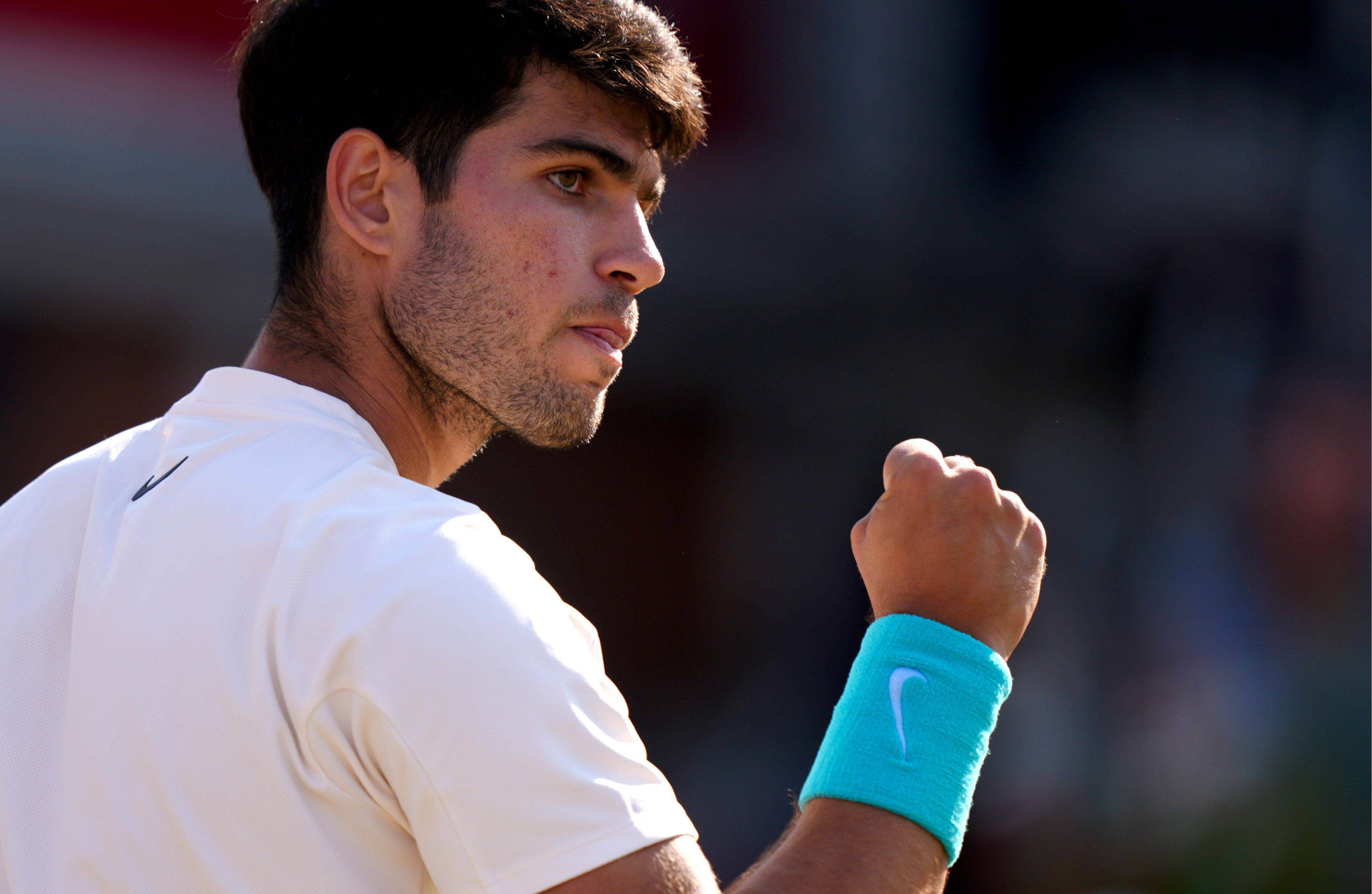  Carlos Alcaraz celebra su pase a semifinales de Queen's.