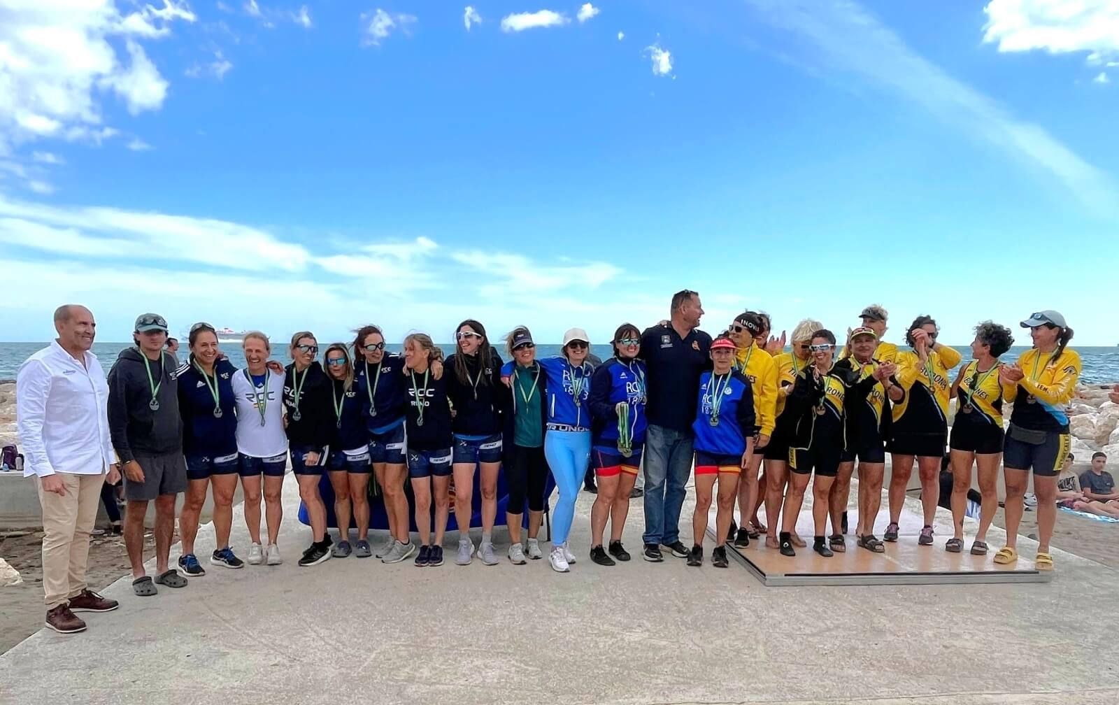  Algunos equipos participantes, en la foto tras la competición.