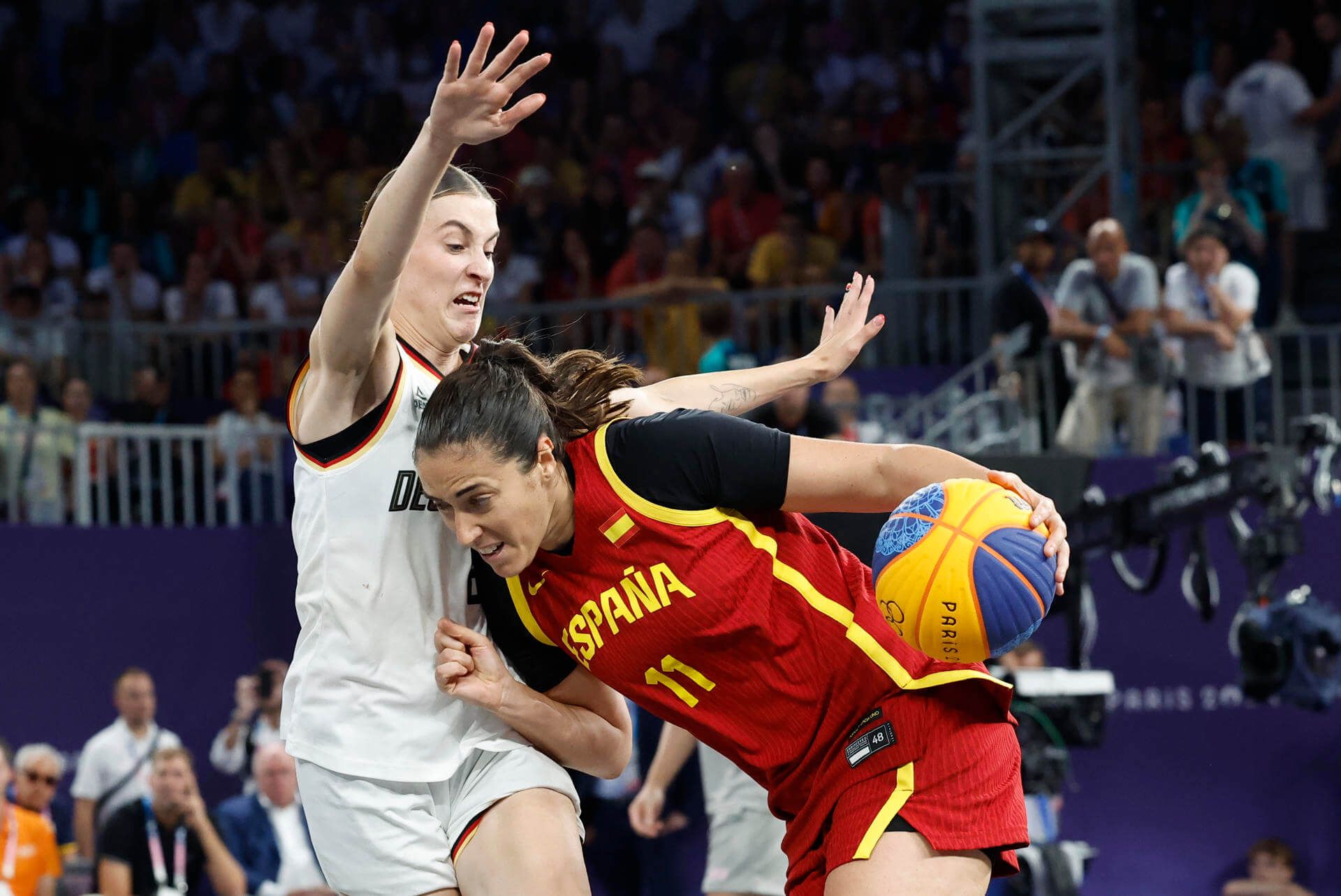  Vega Gimeno, en la final de baloncesto femenino 3x3 en París.