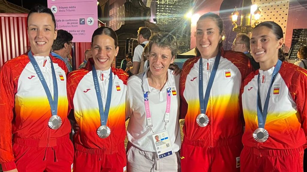  Vega Gimeno, Sandra Ygueravide, Gracia Alonso de Armiño y Juana Camilión, junto a Elisa Aguilar
